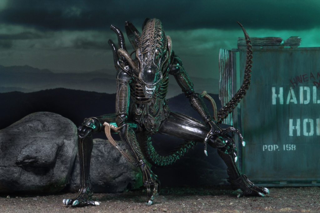 NECA-Aliens-Ultimate-Brown-Warrior-005.jpg