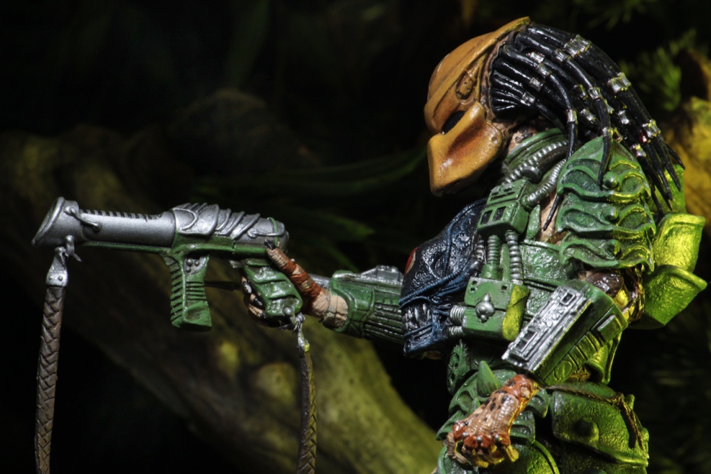 NECA-Series-18-Predator-Figures-006.jpg
