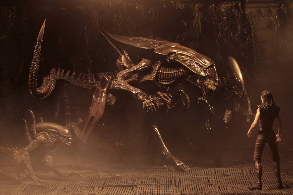 Alien-Resurrection-Queen-NECA-005.jpg